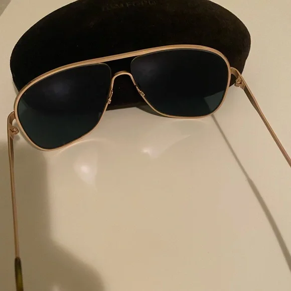 Tom Ford sunglasses. Good condition. Originally bought at $400 - Picture 4 of 6
